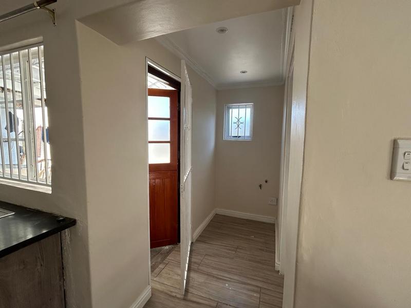 To Let 2 Bedroom Property for Rent in Wynberg Western Cape